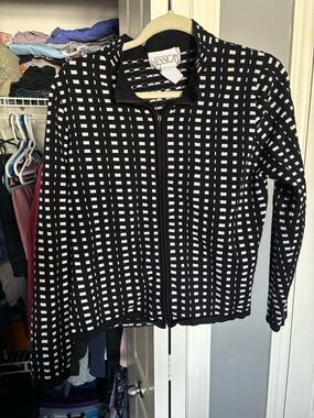 JESSICA Black & White Knit Zip Top